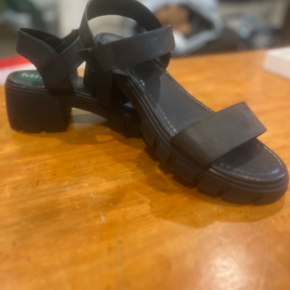 Platform sandals
